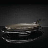 Napoleon gjutjärnspanna med plastunderlägg