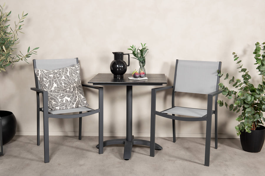 La table à manger Colorado avec les chaises Copacabana 