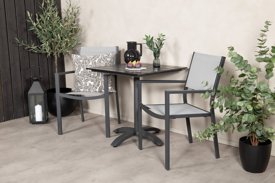 La table à manger Colorado avec les chaises Copacabana 