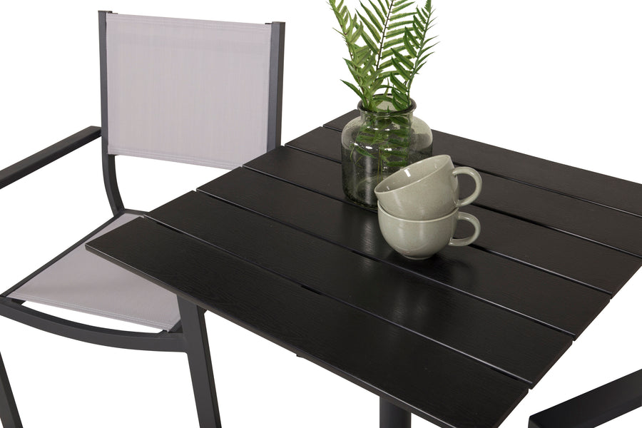 La table à manger Colorado avec les chaises Copacabana 