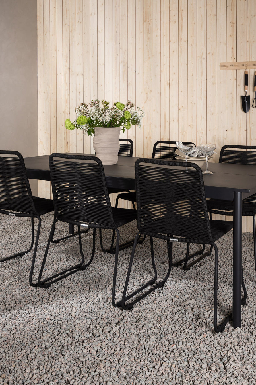 La table à manger Modena avec les chaises Lindos 