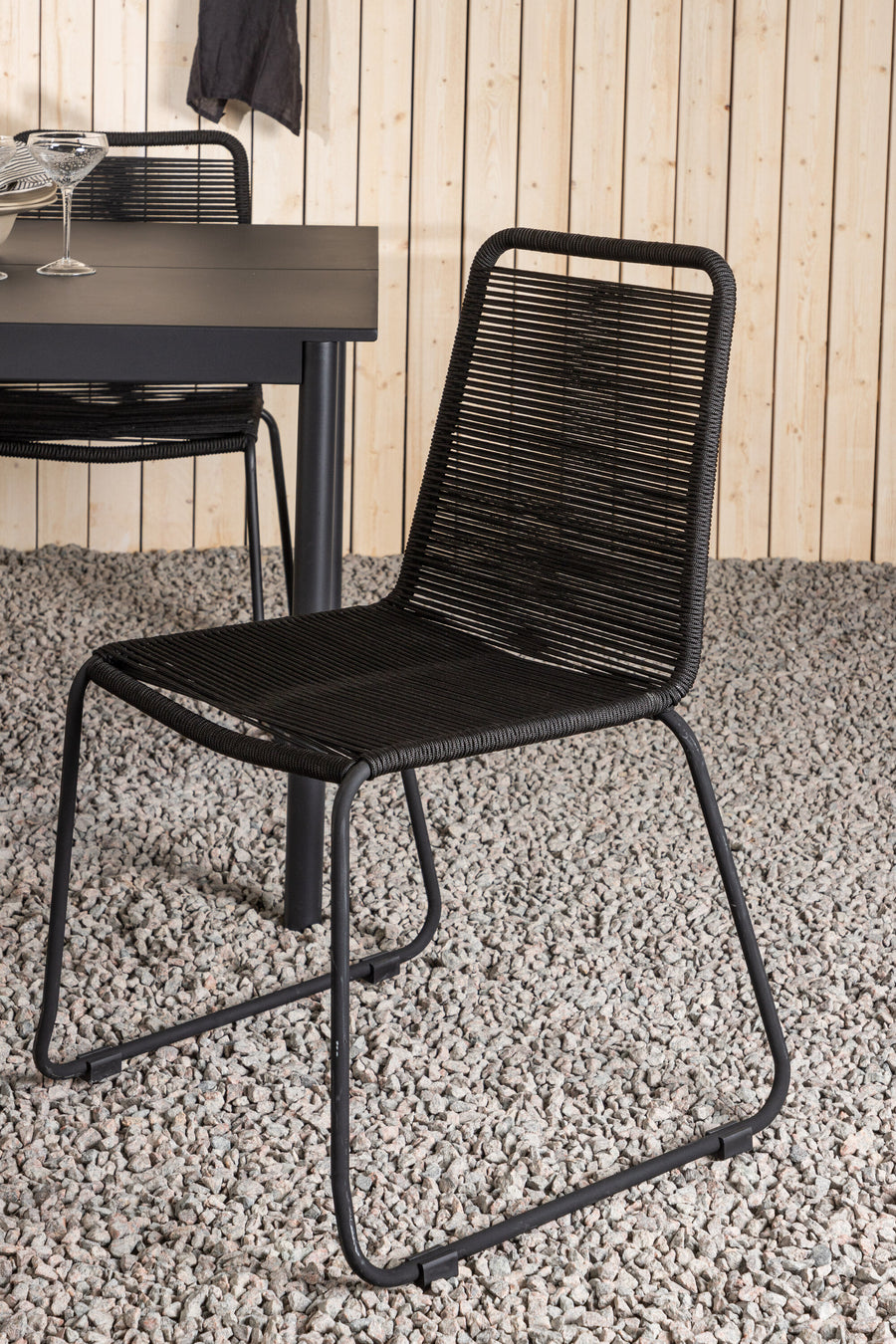 La table à manger Modena avec les chaises Lindos 