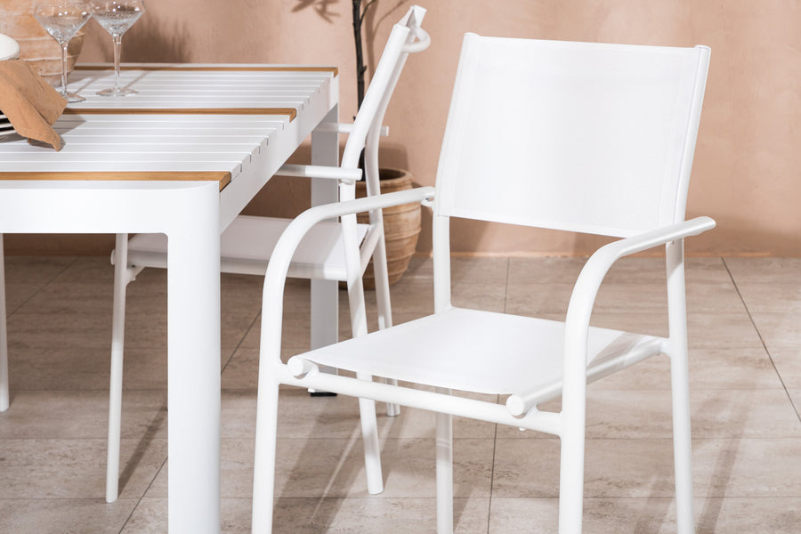 Spisebordet Togo med stolene Santorini 