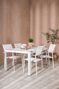 Spisebordet Togo med stolene Santorini 