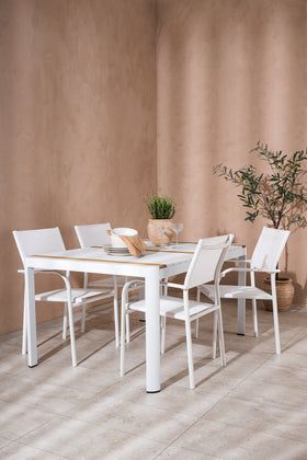 Spisebordet Togo med stolene Santorini 