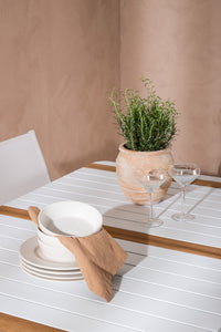 Spisebordet Togo med stolene Santorini 