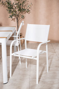 Spisebordet Togo med stolene Santorini 