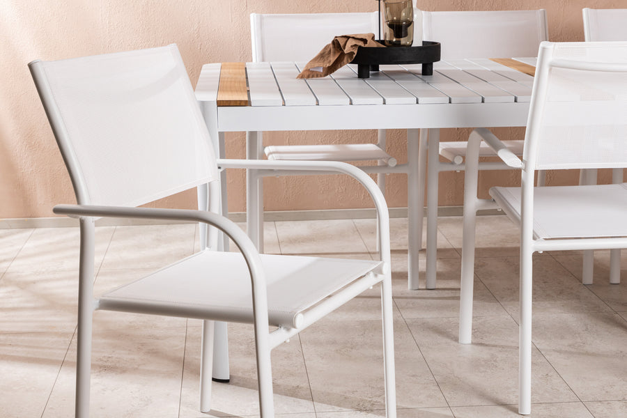 Spisebordet Togo med stolene Santorini 