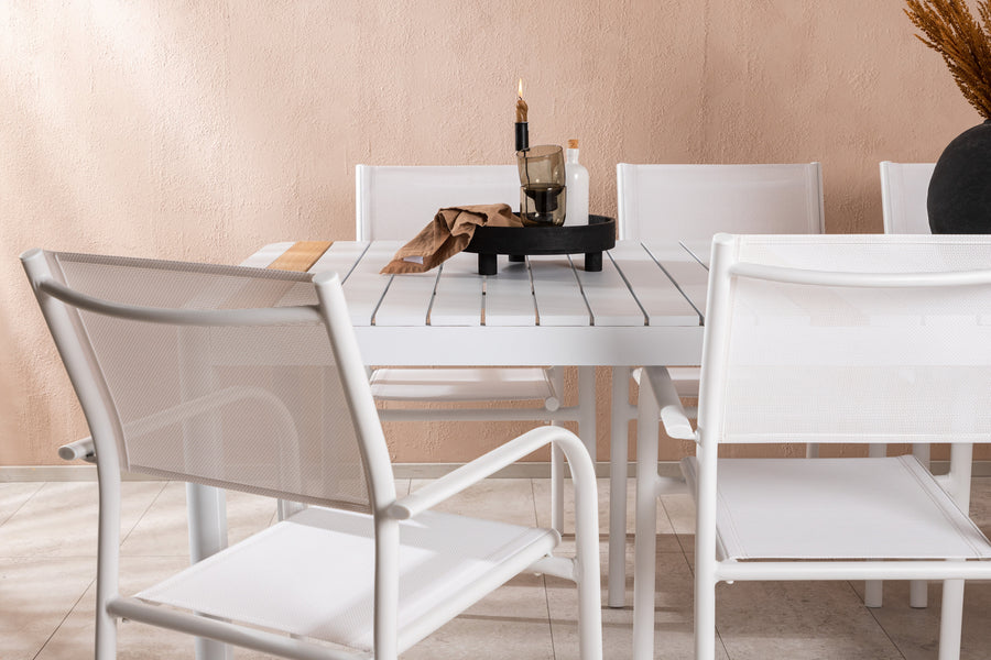 Spisebordet Togo med stolene Santorini 
