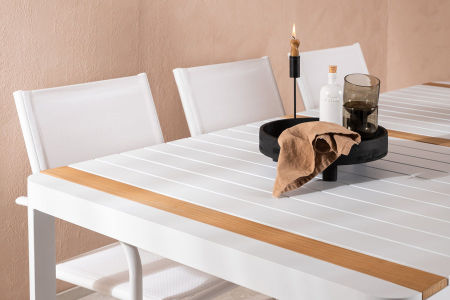 Spisebordet Togo med stolene Santorini 