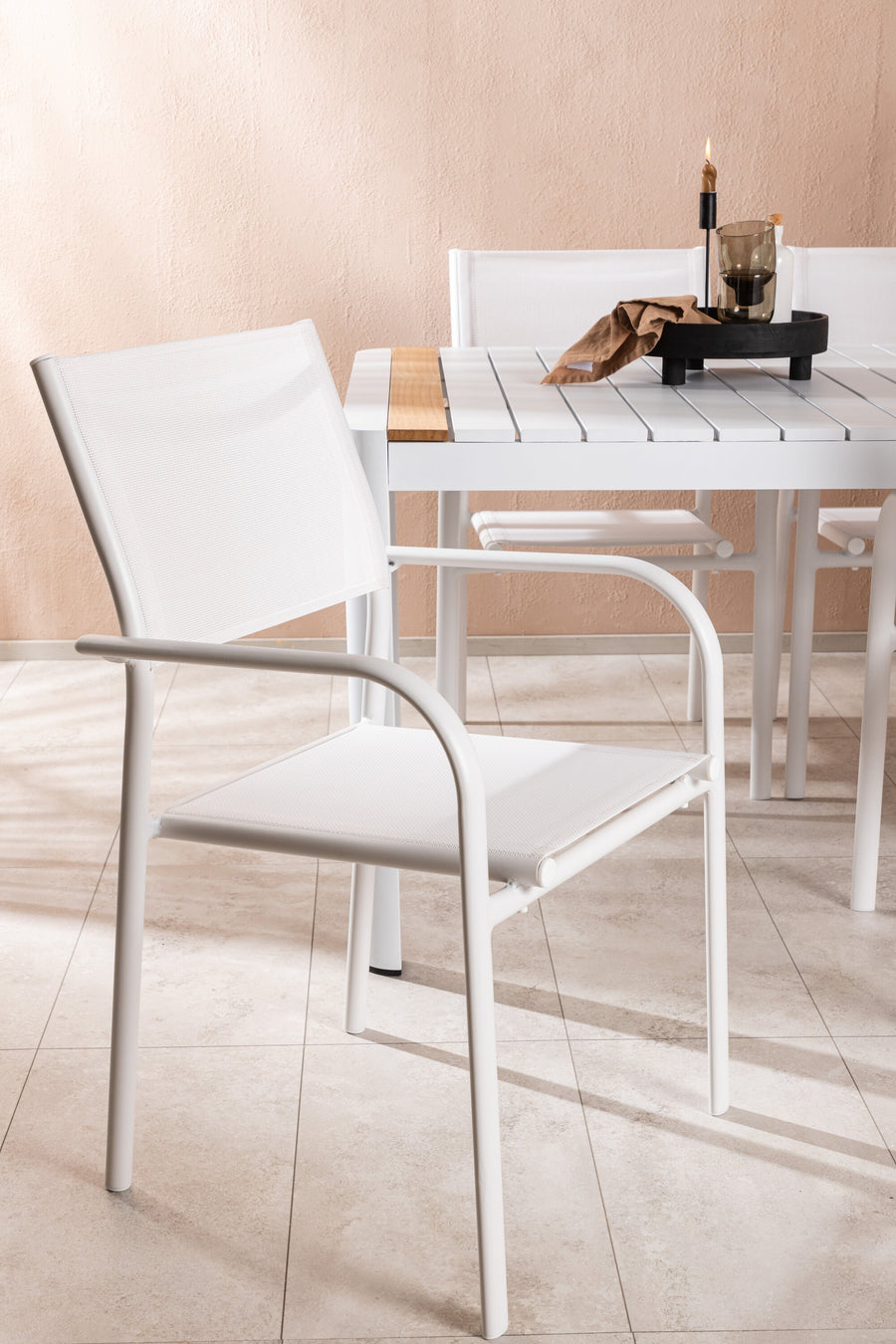 Spisebordet Togo med stolene Santorini 