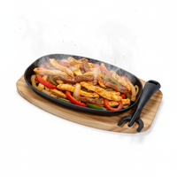 Sizzling plate i støpejern med treunderlag